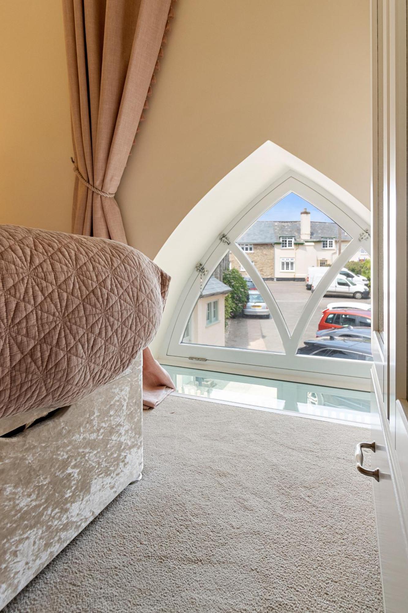 1 Chapel Mews